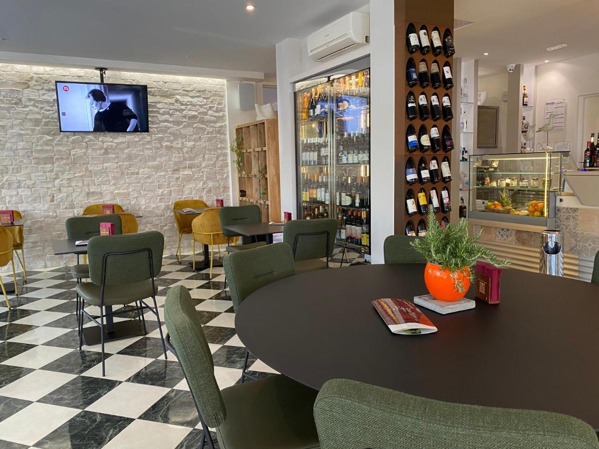 ליגננו סביאדורו Hotel Croce Di Malta מראה חיצוני תמונה
