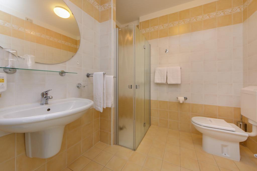 ליגננו סביאדורו Hotel Croce Di Malta מראה חיצוני תמונה